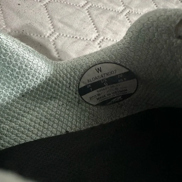 Altra Light Gray Athletic Shoes - Picture 3 of 5